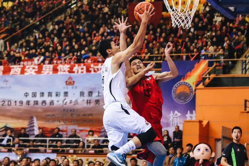 2019年陕西省男篮联赛西安队首捧冠军杯(1)