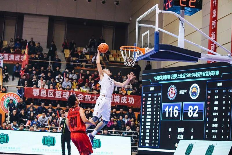 2019年陕西省男篮联赛西安队首捧冠军杯(2)