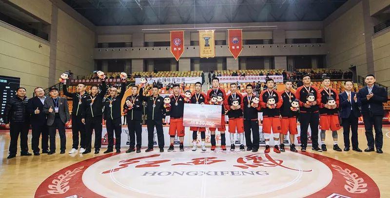 2019年陕西省男篮联赛西安队首捧冠军杯(5)