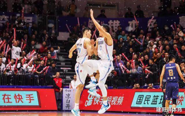 新疆男篮队长可兰发长文表白球迷，瞬间留言过万连于嘉老师都来了(2)