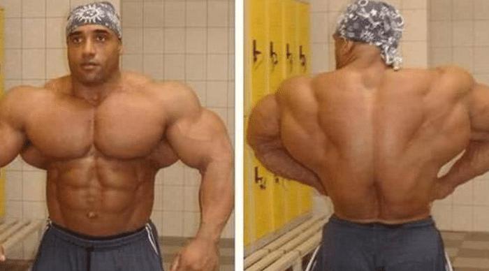 三张詹姆斯肌肉照片，詹姆斯六块腹肌比韦德好看，背阔肌强壮