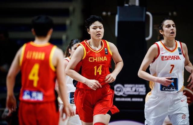夺下奥运入场券非一人一队之功，中国女篮的幕后英雄更加可敬！(11)