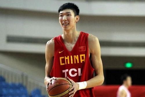 中国男篮天赋最好的4位球星：周琦骄傲上榜，榜首球技实至名归！(1)