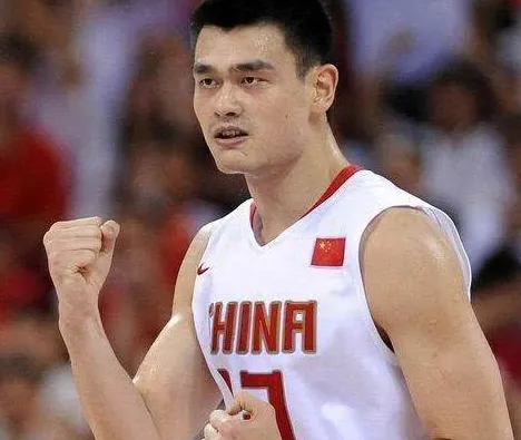 中国男篮天赋最好的4位球星：周琦骄傲上榜，榜首球技实至名归！(4)