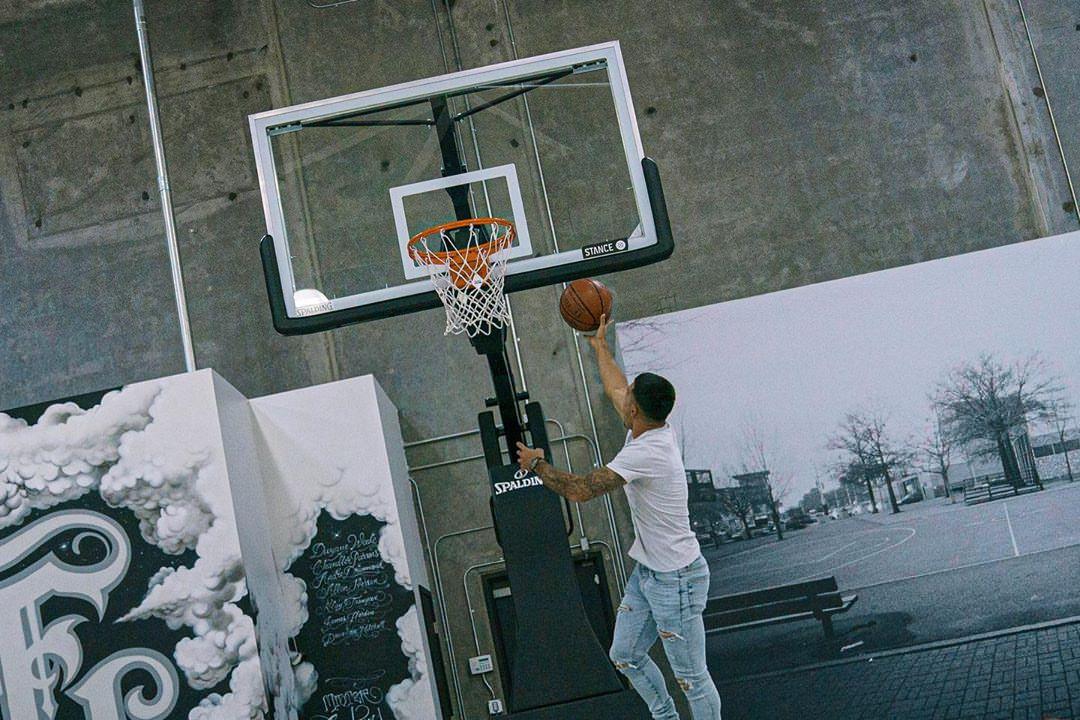 多图流: 这姿势还行吗? 李可在加州室内球馆练习篮球(4)