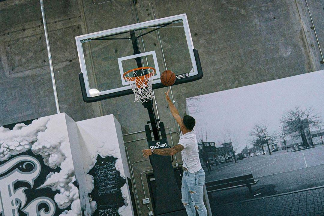多图流: 这姿势还行吗? 李可在加州室内球馆练习篮球(5)