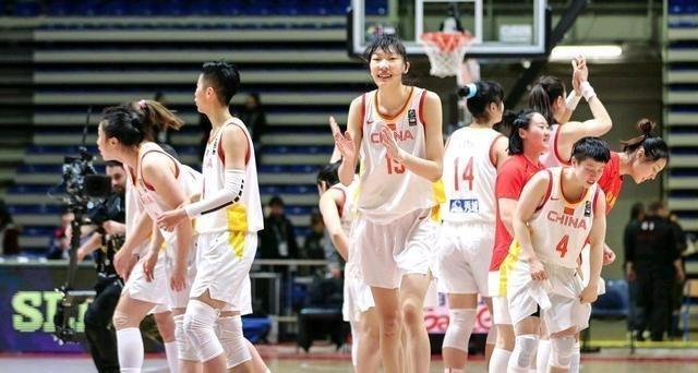 中国女篮18人名单出炉！封闭训练早餐曝光，球迷：比男篮差多了！