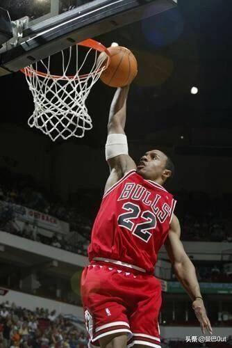 2002年nba选秀尼克斯 姚明是2002年NBA选秀的状元(4)