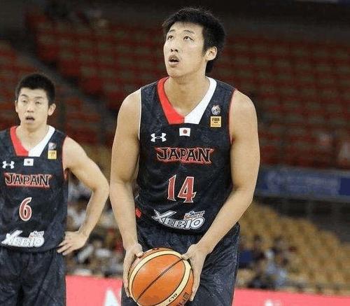 篮球天才张天杰，入籍日本目标大，仅成为替补，想要回国奉献青春