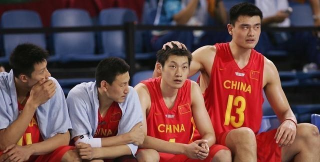 雅典奥运会中国男篮没有大郅，依然打进世界前八，12人都是谁？(2)