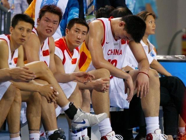 雅典奥运会中国男篮没有大郅，依然打进世界前八，12人都是谁？(3)
