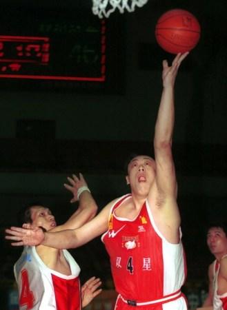 昔日中国男篮第一中锋，巴特尔为他打替补，曾拿“脸盆”当饭碗