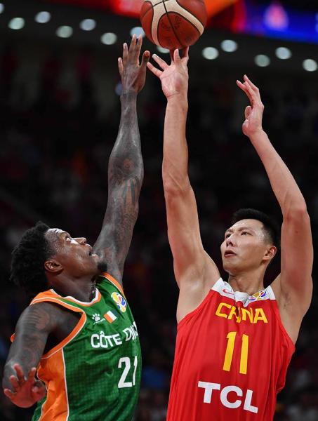 中国男篮一哥易建联，在NBA呆了5年，最后为何无法立足？(1)