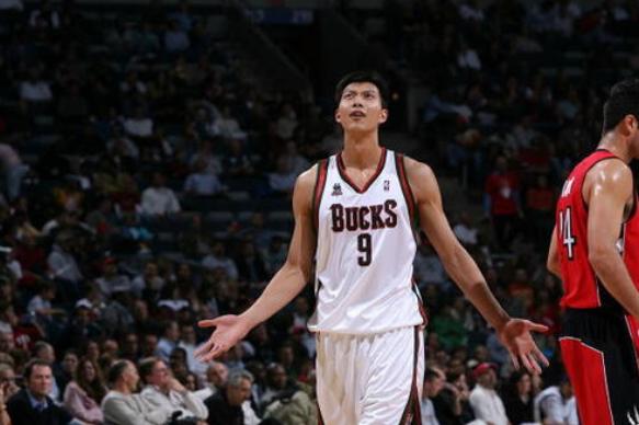 中国男篮一哥易建联，在NBA呆了5年，最后为何无法立足？(6)