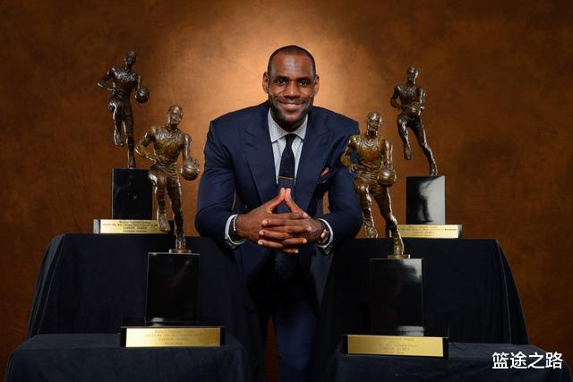 NBA五大无争议MVP！鲨鱼差点成为第一人，而他全票当选成历史首位(5)