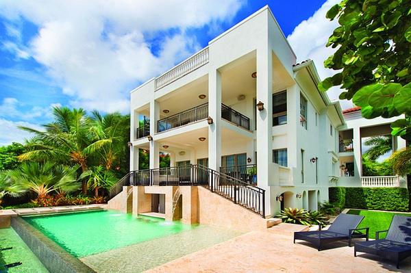 2010年，詹姆斯900万美元买下迈阿密豪宅，5年后出售赚了多少？(3)