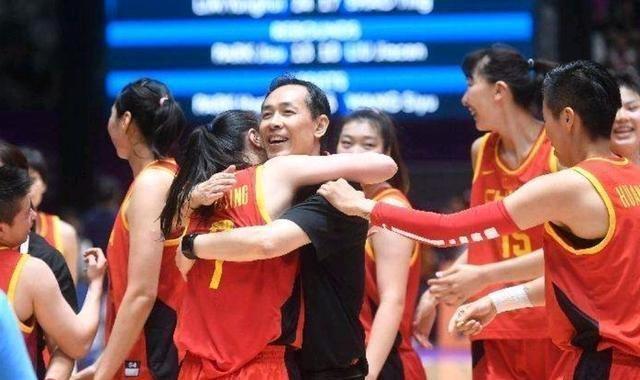 中国女篮迎来神射后卫！女库里三分球33连中，战胜日本她是关键！