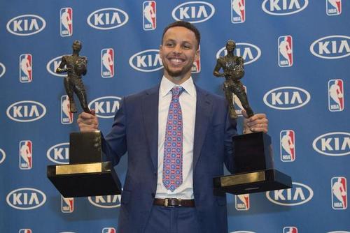 NBA每年评选一次的MVP，该奖项人物形象是谁，他没有打过篮球？(3)