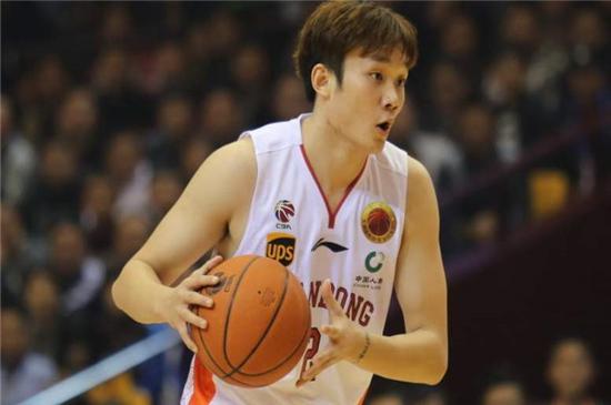 中国男篮顶级前锋丁彦雨航，NBA梦折戟，因伤病影响职业生涯