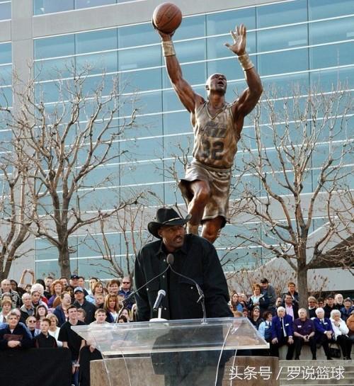nba雕像 盘点拥有雕像的那些NBA球星(3)