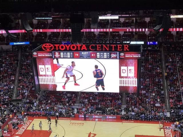 nba赛场大屏幕 优秀的NBA球场中心屏幕特效有多重要(21)