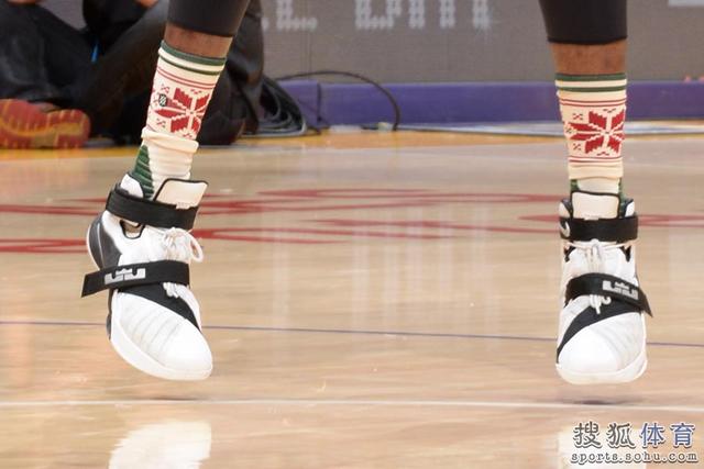 nba2015到2016圣诞大战 16赛季NBA圣诞大战球鞋盘点(32)