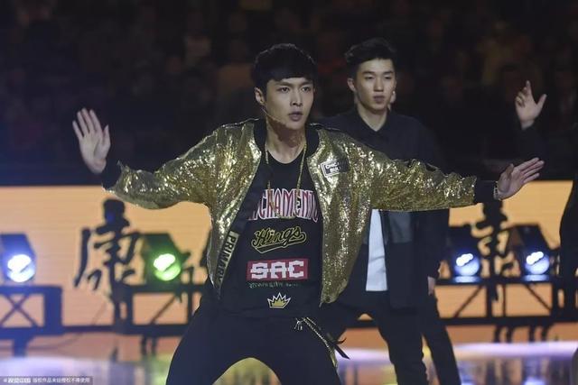 2015nba中国赛中场秀 NBA的性感啦啦队和中场秀文化(17)