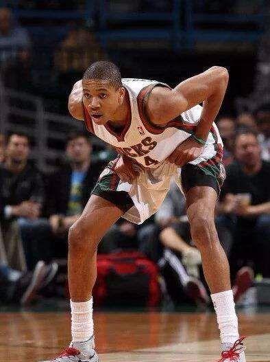 nba球员腿部很细 NBA球员的小腿有多细(7)