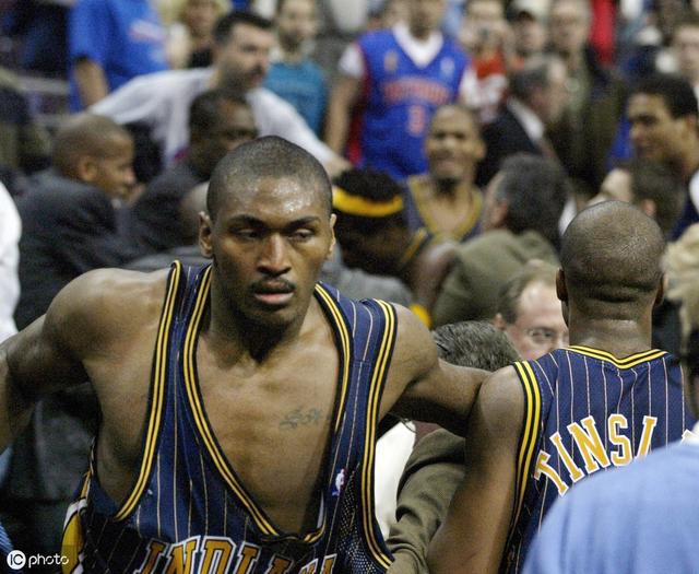 nba2004年打架事件 NBA著名事件回顾——奥本山宫打架事件