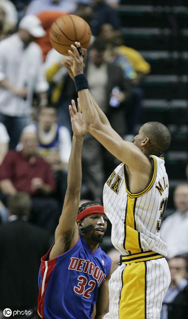nba2004年打架事件 NBA著名事件回顾——奥本山宫打架事件(5)