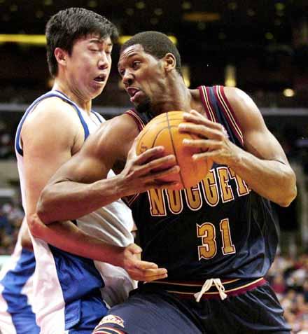 王治郅nba图 王治郅在NBA的7大高光时刻(8)