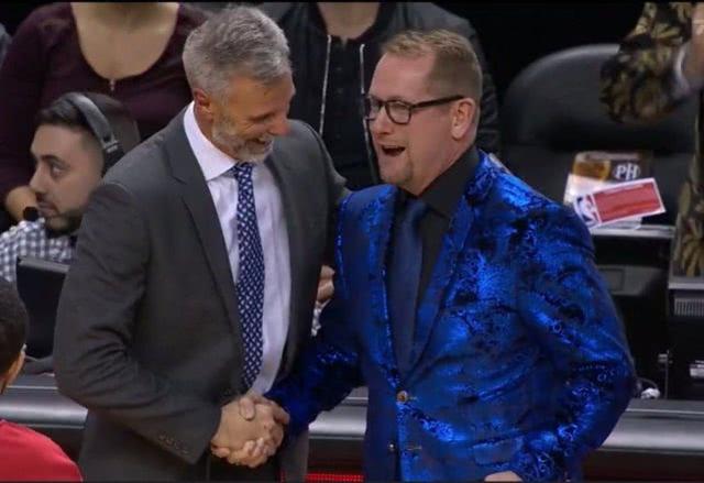 nba教练都穿什么牌子的西服 今天NBA比赛主教练都穿的花色西装(2)