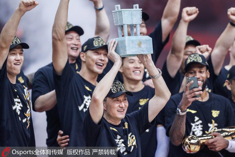 高清: 2019-2020赛季CBA总冠军颁奖仪式 广东加冕“十冠王”(7)