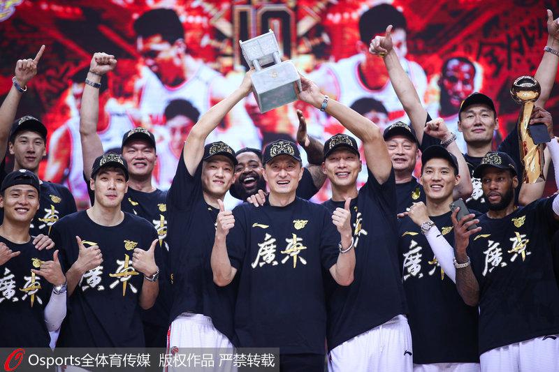 高清: 2019-2020赛季CBA总冠军颁奖仪式 广东加冕“十冠王”(8)