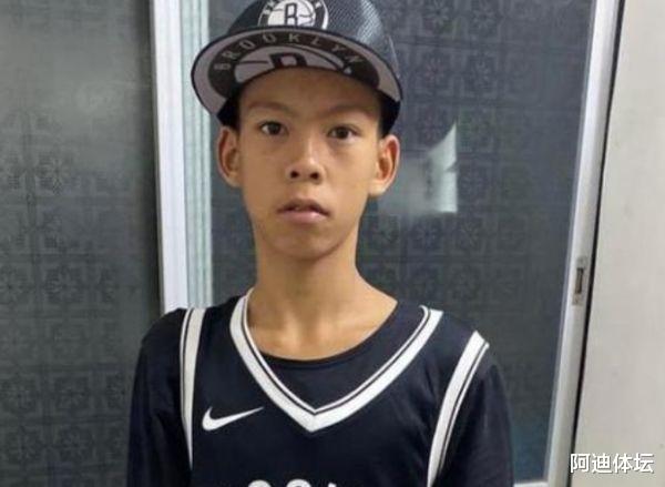 中国13岁独臂少年，将在NBA中展示球技！欧文：我已经迫不及待了(1)