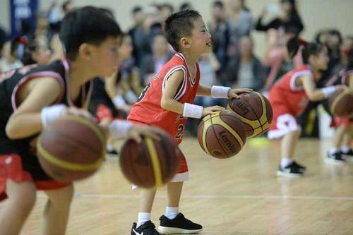 中国男篮连打个没有NBA球员的国家都赢不了，想赢美国队还要多久？(12)