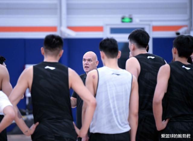 一口气签下8人的上海男篮，下赛季夺冠的几率有多大(12)