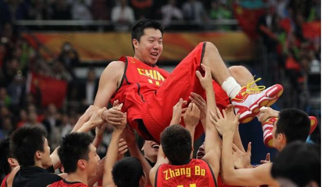 中国球员登陆NBA的先驱，若不被耽误成就或比姚明高！(5)