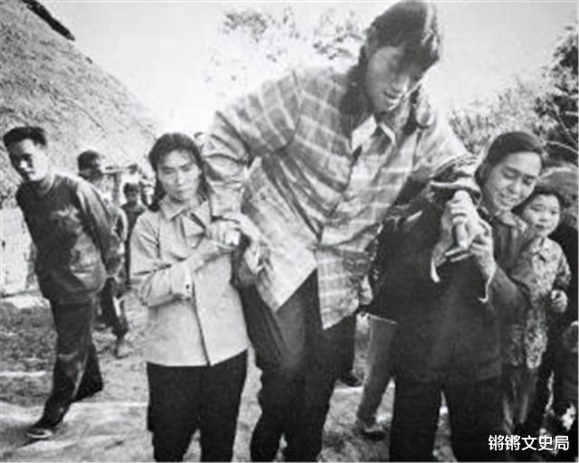 中国第一女巨人，14岁比姚明还高，18岁去世遗体保存37年(2)