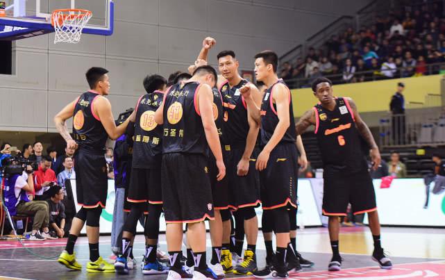 CBA常规赛开赛至今！你认为广东男篮具备4强实力吗？4强都有谁？(1)