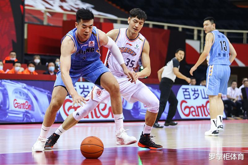 CBA第一阶段结束！上海男篮选秀后悔吗？状元郎场均4.6分1.9篮板(3)