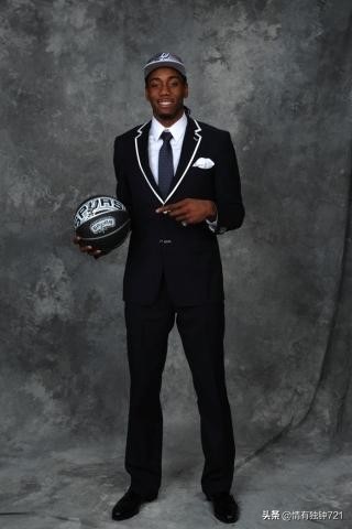 nba球员西装照 NBA球星西装照—詹姆斯霸气(19)