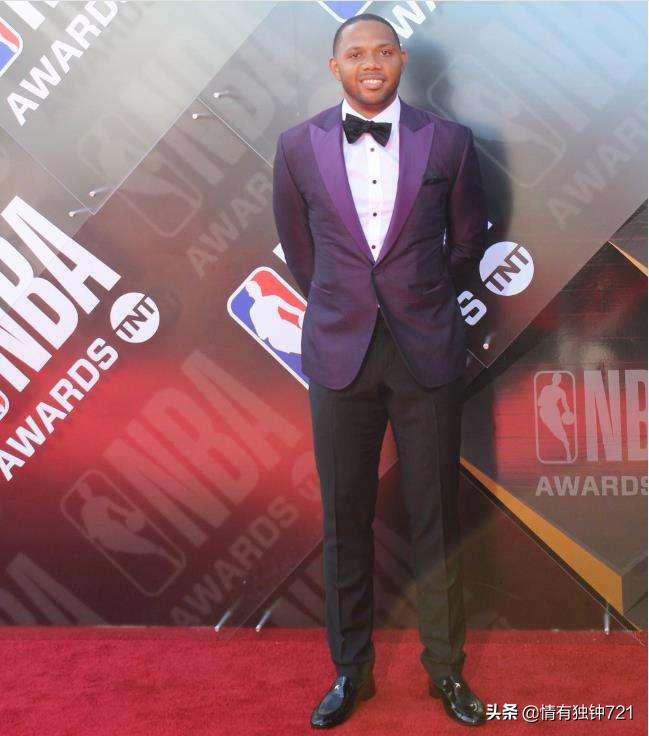 nba球员西装照 NBA球星西装照—詹姆斯霸气(28)