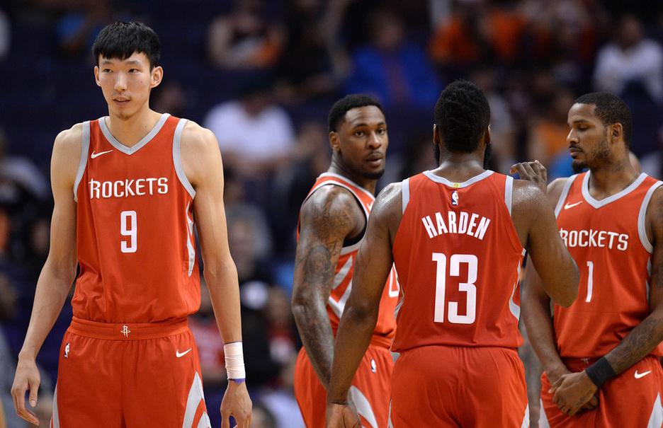 现在nba中国球员有那些 NBA再现三位中国球员(1)