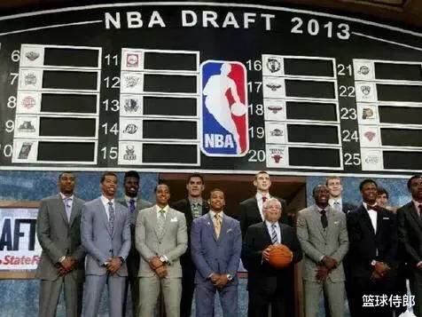 答球迷问：NBA2013年选秀，骑士队状元签为何不选字母哥，组四巨头呢？(4)