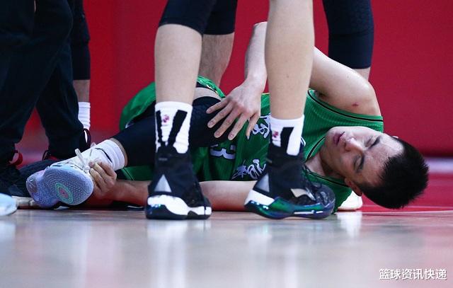 中国男篮主帅杜锋遭遇考验，三名国手接连受伤，亚预赛前景不乐观