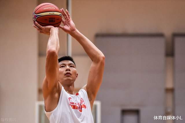 名嘴：易建联是最被高估的球员，中国男篮正在变好
