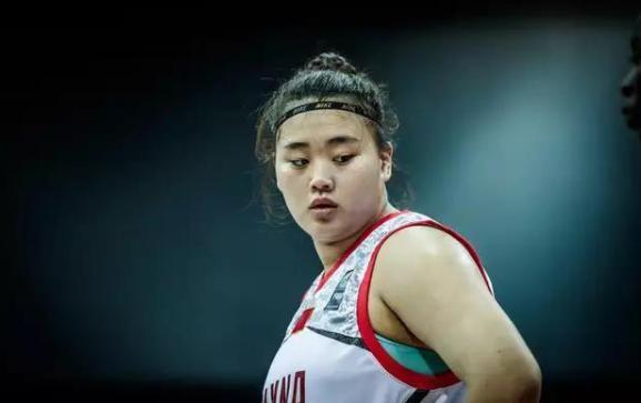 中国女篮稳了！20岁女版奥尼尔横空出世，奥运会目标夺金