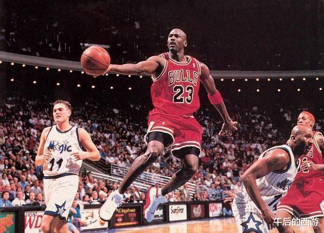 90年代对抗激烈，为何乔丹很少受伤？这就是篮球之神，实至名归(2)