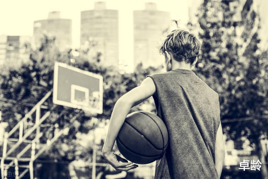 虽然生活大于篮球，但请尊重你的职业。(4)